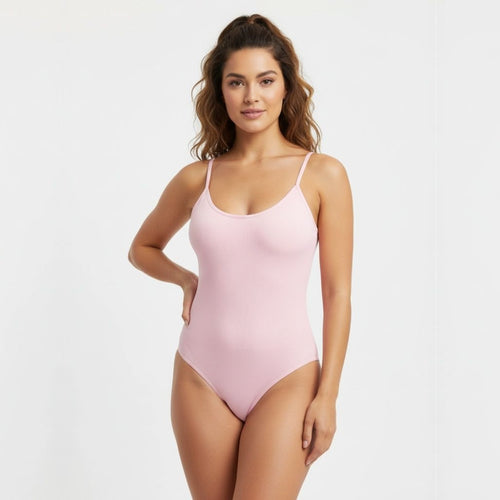 Body gainant seamless string femme OFFUZA porté, effet ventre plat et silhouette lissée
