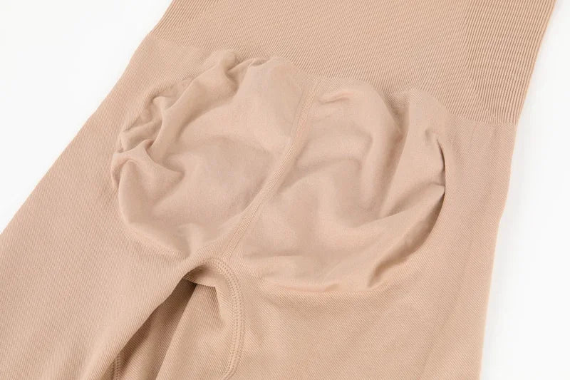 Détail du tissu du body gainant confort OFFUZA, matière douce et extensible