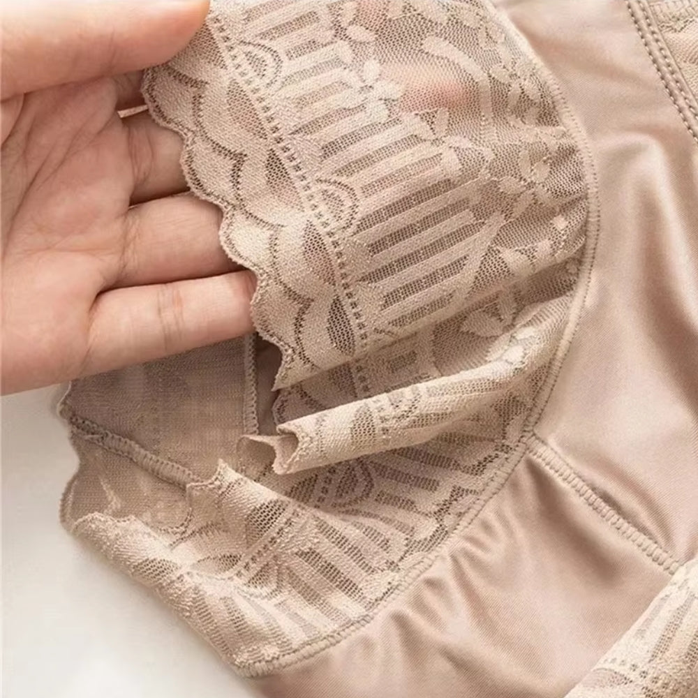 Détail du maintien de la culotte gainante dentelle OFFUZA, compression ciblée et confortable